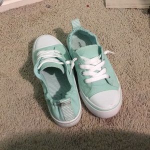 Shoes size 5 1/2 brand new wore them once